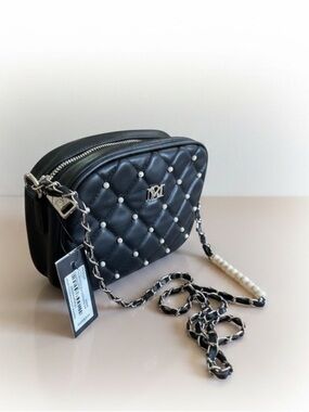 NWT Badgley Mischka Pearl Quilted Black Camera Bag
